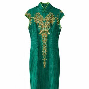 Elegant Emerald Green Cheongsam / Qipao Dress – Gold Embroidery